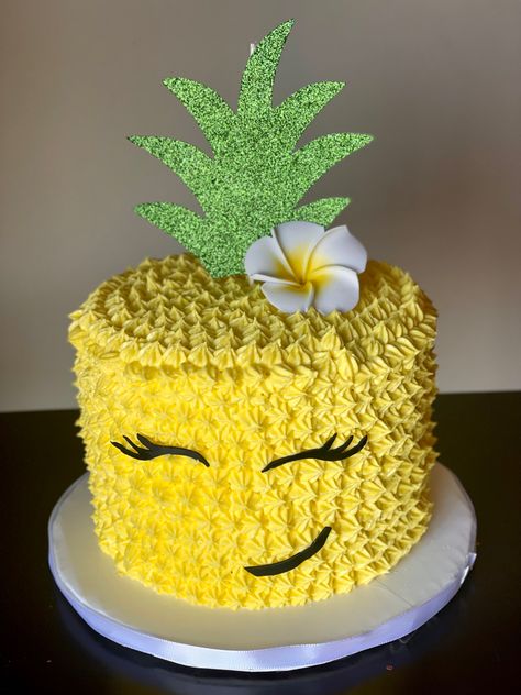 Pineapple Pool Party, Pool Party Kids, Foodie Pics, Pineapple Birthday, Hawaiian Birthday Party, Hawaiian Birthday, Pineapple Parties, Fiesta Tropical, Pineapple Cake