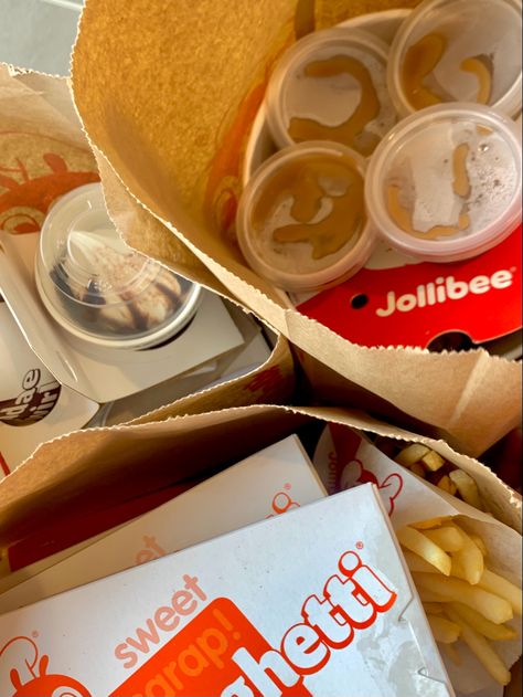 Jollibee Aesthetic Take Out, Jollibee Take Out, Jollibee Food Take Out, Jollibee Bucket, Jollibee Ig Story, Jollibee Food, Prank Pictures, Philippine Photography, Billiards Aesthetic