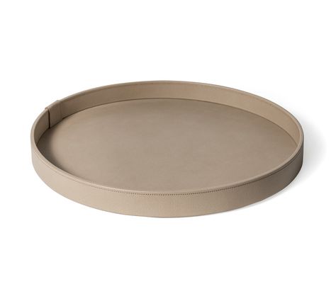 The Gea round tray embodies essential design and practicality, crafted from waterproof and scratch-resistant calfskin leather with a non-slip base. This collection comes in five different sizes, ensuring a perfect fit for any special occasion. Hello Design, Leather Accessories Handmade, Italian Traditions, Work Accessories, Rosy Brown, Ottoman Tray, Tray Design, Modern Loft, Green Lawn