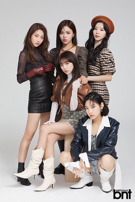 maka maka / ot5 Maka Maka Kpop, Group Photoshoot Aesthetic, Besties Pictures, Debut Photoshoot, Kang Seul-gi, Korean Best Friends, Group Poses, Studio Photography Poses, Photoshoot Themes