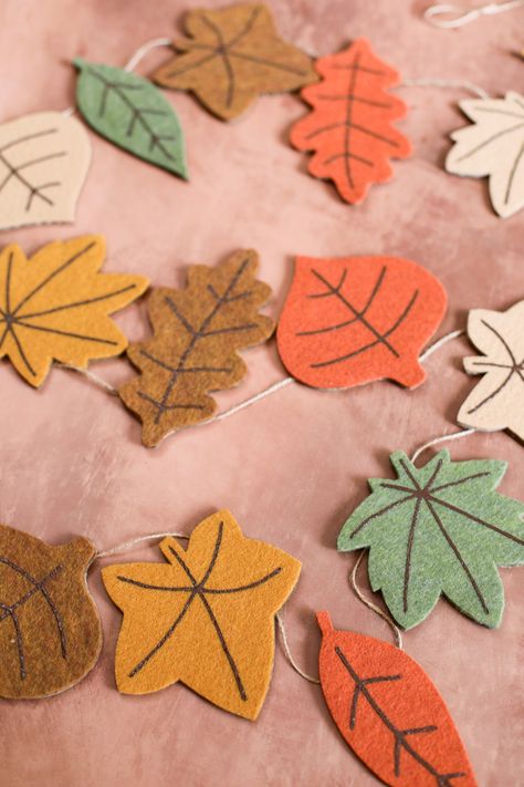 DIY Felt Leaf Garland — Entertain the Idea Felt Fall Crafts For Kids, Diy Felt Pumpkin Garland, Fall Leaves Garland Diy, Christmas Felt Garland Diy, Autumn Garland Diy, Leaf Bunting, Fall Garland Diy, Felt Leaf Garland, Diy Felt Garland