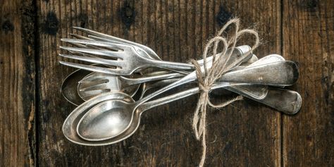 Vintage Silverware Crafts - Repurpose Old Silverware Silverware Photography, Vintage Silverware Crafts, Altered Spoons, Flatware Crafts, Cottage Details, Silver Spoon Jewelry, Cutlery Art, Fun Diy Craft Projects, Silverware Crafts