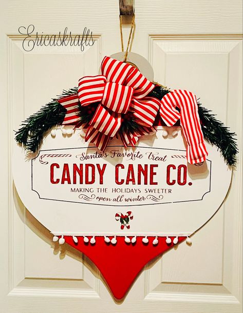 Candy candy Christmas ornament Board Chalk Couture Chalk Couture Christmas Ideas, Chalk Couture Christmas, Chalking Ideas, Silk Screen Printing Diy, Christmas Signs Diy, Christmas Craft Show, Chalk Crafts, Hanger Ideas, Christmas Cricut