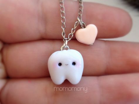 Teeth Necklace, Dental Gifts, Beads Craft Jewelry, Medical Jewelry, How To Make Clay, Tooth Necklace, Gifts For Dentist, Polymer Clay Jewelry Diy, Polymer Crafts