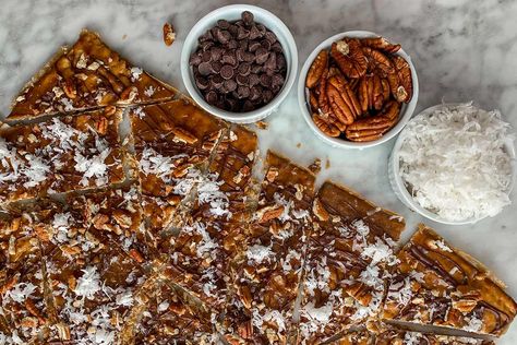 Passover Recipe: Matzo Brittle by Alumna Everything Erica | Birthright Israel Foundation Matzo Brittle Recipe, Matzo Brittle, Chocolate Rugelach Recipe, Chocolate Rugelach, Matzo Ball Soup, Matzoh Ball, Easter Sweets, Passover Recipes, Chocolate Drizzle