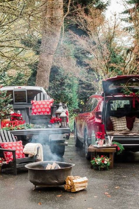 Check out this fantastic Socially Distant Christmas tailgate party! Love everything about this party! See more party ideas and share yours at CatchMyParty.com #catchmyparty #partyideas #holidays #christmas #christmasparty #sociallydistantparty #sociallydistantchristmasparty #holidaytailgate Christmas Tailgate Party, Christmas Party Outdoor Ideas, Christmas Block Party Ideas, Christmas Bonfire Party Ideas, Community Christmas Event Ideas, Christmas Block Party, Outdoor Christmas Party Ideas, Backyard Christmas Party, Farmhouse Christmas Party