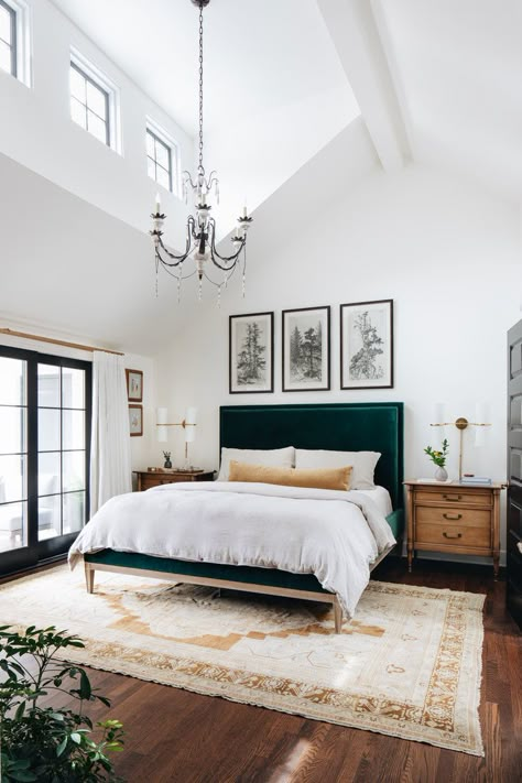 8 Traditional Bedroom Ideas That Are Pure Elegance Bed Dresser, Sconces Bedroom, Velvet Bed, Decor Studio, Bedroom Artwork, Traditional Bedroom, Bedrooms Decor, Our First Home, Primary Bedroom