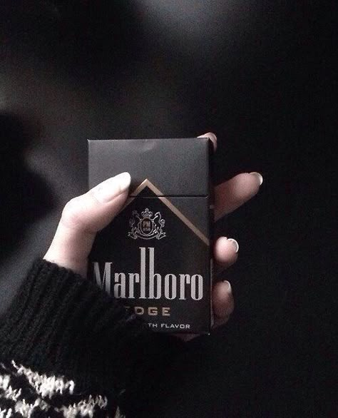 Marlboro !! Guzma Pokemon, Rauch Fotografie, Pansy Parkinson, Black And White Aesthetic, White Aesthetic, Grunge Aesthetic, Black Love, Black Aesthetic, Pansies