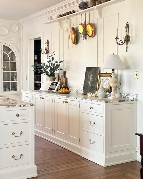 Whether you want a cozy French country kitchen or an elegant Parisian-inspired one, these French-style kitchen ideas are so easy to re-create. Source: @seekinglavenderlane French Aesthetic Kitchen, House Design French, French Interior Design Paris Apartments Kitchen, Paris Kitchen Apartment, Chateau Kitchen French, Cafe Style Kitchen, French Homes Interiors, French Mansion Interior Kitchen, French Interior Design Parisian Style