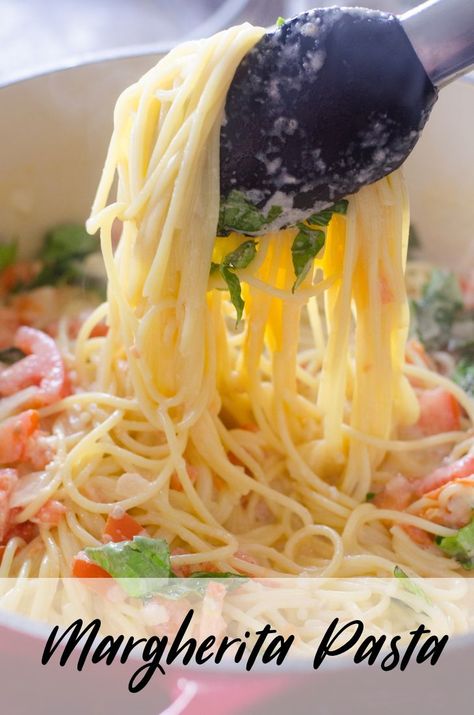 Margherita Pasta Margarita Pasta, Margherita Pasta, Pasta Food Recipes, Resep Pasta, Pasta Food, Vegetarian Pasta, Healthy Pasta Recipes, Healthy Pastas, Pizza Toppings