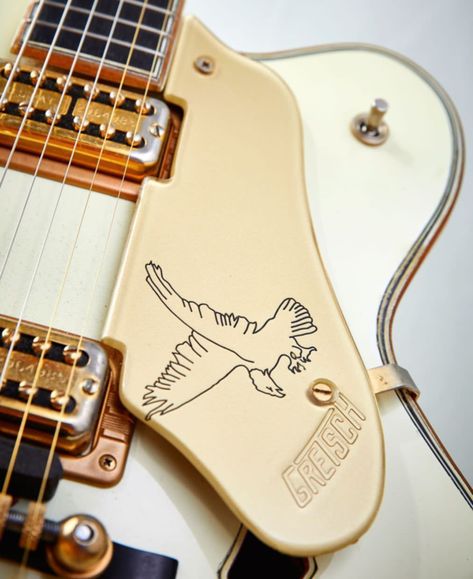 Gretsch White Falcon, Gitar Vintage, White Falcon, Car Bonnet, Font Ideas, Paul Reed Smith, Gretsch, Professional Pictures, Tattoo Inspo