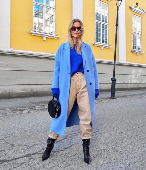 How To Wear Classic Blue - Pantone's Color Of The Year 2020 | Fashionisers© - Part 3 Bright Blue Outfit, Classic Blue Pantone, Summer City Outfits, Chic Work Outfits Women, Elegant Classy Outfits, Work Outfits Women Office, Work Outfit Ideas, Smart Casual Work Outfit, Work Outfits Women Summer