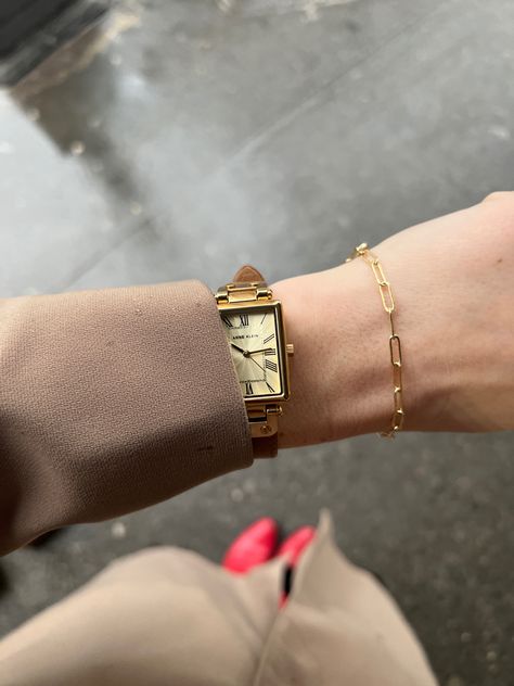 Casual Watches Women, Classic Watch Women, Pretty Watches, Best Watch Brands, Vintage Watches Women, Gold Watches Women, Wrist Jewelry, Jewelry Accessories Ideas, Womens Watches Luxury