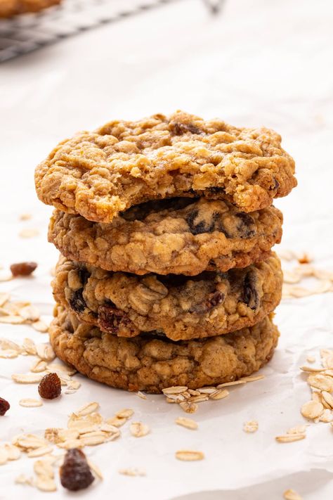 These bakery style oatmeal raisin cookies are crispy on the outside and soft and chewy on the inside. Plus, they’re super easy and quick to make since you don’t need to chill the dough. Just mix and bake, that’s it! Oatmeal Raisin Cookies Aesthetic, Oatmeal Raisin Cookie, Oatmeal Raisin Cookies Chewy, Cookie Pictures, Recipes Christmas, Oatmeal Raisin Cookies, Just Bake, Raisin Cookies, Oatmeal Raisin