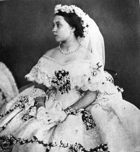 1858 Princess Royal Victoria's wedding dress | Grand Ladies | gogm Queen Victoria Wedding Dress, Victoria Princess Royal, Queen Victoria Wedding, Victoria Wedding Dress, Queen Victoria Family, Queen Victoria Prince Albert, Victoria Prince, Victoria Wedding, Iconic Weddings