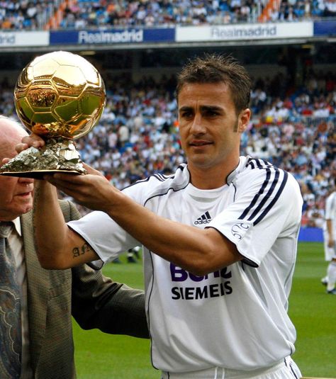 Ballon D Or Winners, Fabio Cannavaro, Street Football, Eric Cantona, Real Madrid Football, Good Soccer Players, Football Icon, World Football, Ac Milan