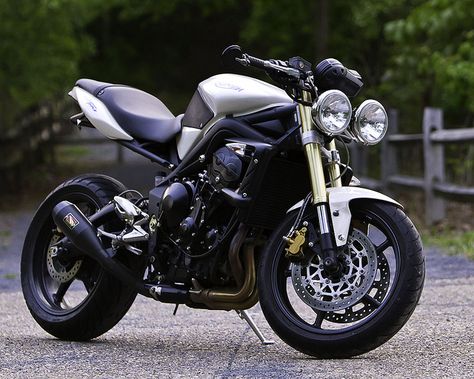 Jo Street Triple 006 by J Martel, via Flickr Triumph 675, Triumph Triple, Triumph Street Triple 675, Triumph Motor, Street Triple 675, Ktm Motorcycles, Triumph Daytona 675, Street Scrambler, Triumph Bikes