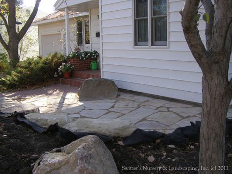 Front Flagstone Patio, Front Of House Patio, Front Yard Patio Ideas Courtyards, Patio In Front Of House, Front Yard Sitting Area Ideas, Yard Layout, Exterior Landscaping, Bed Makeover, Front Yard Patio