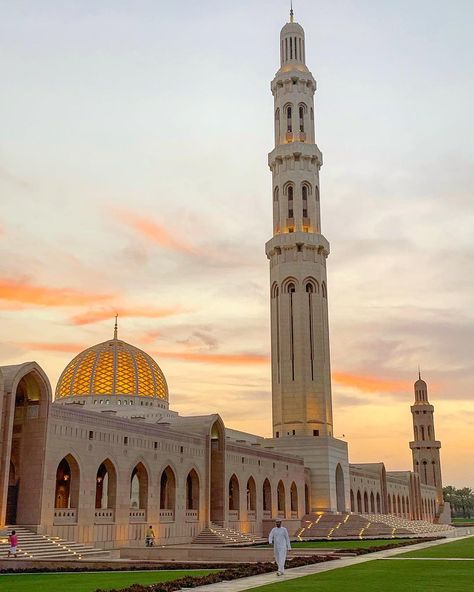 About last evening, “Sultan Qaboos Grand Mosque” one of the most refined Designs I have ever seen • Muscat Oman 🇴🇲 . . . . .… Grand Mosque Oman, Muscat Oman Travel, Oman Mosque, Arab Lifestyle, Muscat City, Sultan Oman, Mosque Design Islamic Architecture, Sultan Qaboos Grand Mosque, Sultan Qaboos