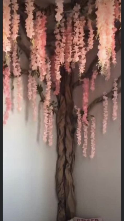 Flowers Room Decoration, Room Decor Ideas With Flowers, Cherry Blossom Tree Room Decor, Diy Tree In Room, Fake Tree Bedroom, Diy Tree In Bedroom, Diy Wisteria Tree In Bedroom, Construction Paper Tree On Wall, Diy Willow Tree Decor