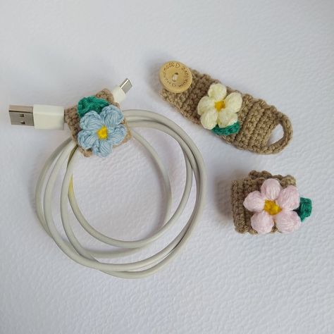 Crochet Case, Crochet Cord, Crochet Cable, Crochet Keychain Pattern, Crochet Business, Crochet Design Pattern, Beginner Crochet Projects, Learn How To Crochet, Crochet Bookmarks