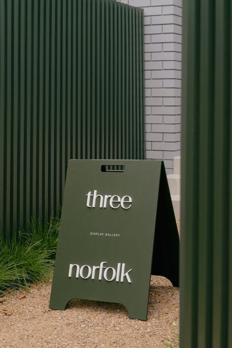 Signage And Wayfinding Design, Event Display Design, Wall Branding Ideas, Cafe Signage Design, Exterior Signage Design, Cafe Design Ideas, Signboard Design, Green Branding, Retail Signage