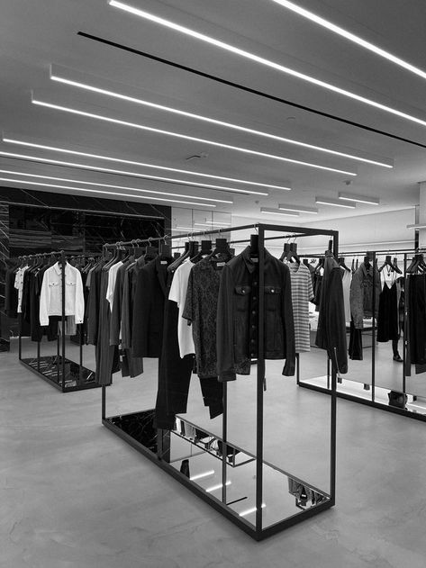 Men Store Design, Street Wear Store Interior Design, Clothing Shop Interior Design, Small Clothing Store Interior, Clothes Shop Design, Luxury Retail Store, Bridal Boutique Interior, Black Store, Store Shelves Design