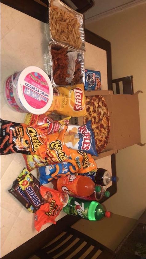 Healthy Snacks For Office, Snacks For Office, Best Junk Food, Sleepover Snacks, Snack Shack, Snacks Healthy, Sleepover Food, Junk Food Snacks, Snacks To Make