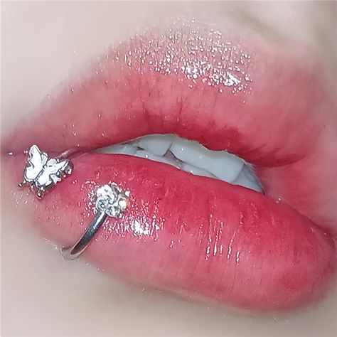 Precio bajo con envío gratis para usuario nuevo. Labret Piercing Ring, Butterfly Piercing, Lip Piercing Ring, Snake Bite Piercing, Mouth Piercings, Lip Piercing Jewelry, Lip Jewelry, Face Piercings, Cool Piercings