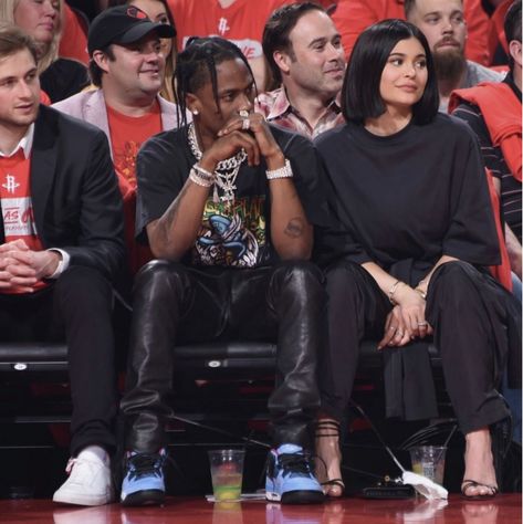 Travis Scott wearing his recent AIR JORDAN collaboration. Travis Scott x Air Jordan IV. Kylie And Travis Scott, Travis And Kylie, Kylie Jenner And Travis Scott, Kylie And Travis, Kylie Jenner Fotos, Kylie Travis, Look Kylie Jenner, Trajes Kylie Jenner, Estilo Kylie Jenner