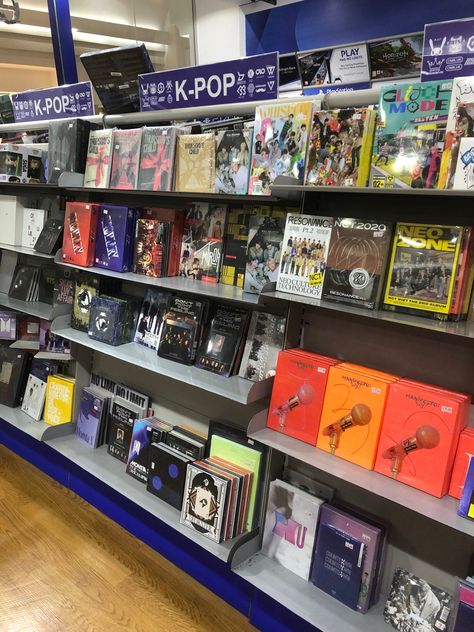 Kpop Merch Store, Ateez Albums Aesthetic, Enhypen Albums Aesthetic, K Pop Album Shelf, Enhypen Merch Aesthetic, Kpop Album Store, Ateez Album Aesthetic, Straykids Albums, Enhypen Album Aesthetic