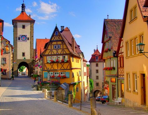 Gokayama, Rothenburg Germany, Shirakawa Go, Spring Break Destinations, Best Of Italy, Best Airlines, Old Houses For Sale, Film Disney, Beautiful Villages