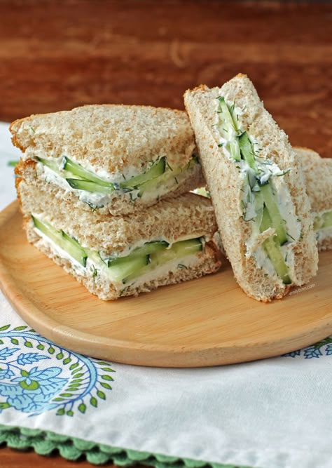 Cucumber Tuna Sandwiches, Healthy Cold Lunches For Work, Sandwich Types, England Recipes, Emily Bites, Cucumber Appetizers, Cucumber Sandwich, Tasty Salads, Vegan Sandwiches