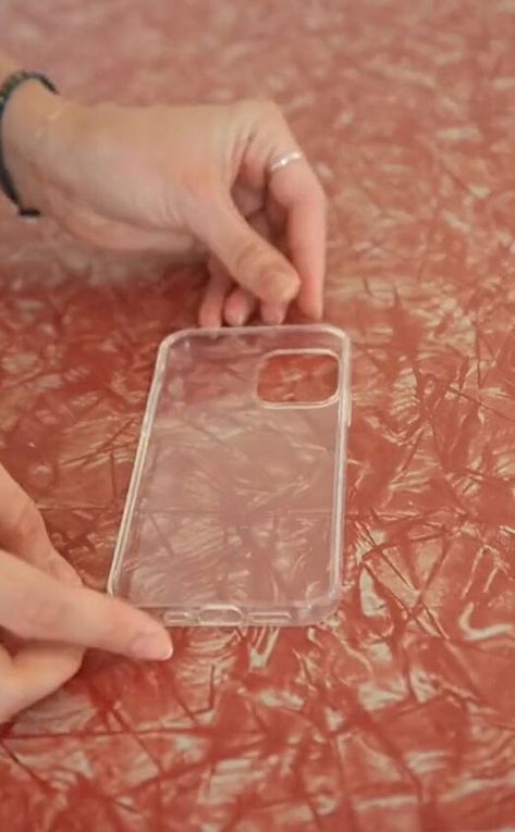 Make Your Own Phone Case, Diy Resin Phone Case, Resin Phone Case, Easy Art Projects, Resin Uses, Quick Diy, Cases Diy, Cell Case, Clear Phone Case