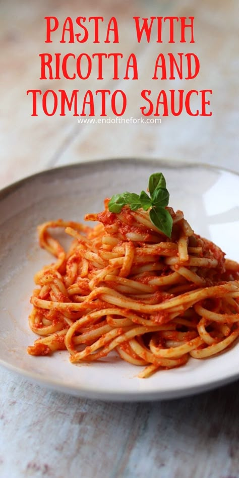 This pasta with ricotta and tomato sauce is one of our favourite pasta dishes. The sauce is rich, creamy and super comforting and comes together in just under 20 minutes. #ricottaandtomatopasta #creamytomatoandbasilpasta #Italian #easypastarecipe Ricotta Red Sauce Pasta, Ricotta Tomato Sauce, Tomato Ricotta Pasta Sauce, Pasta Sauce With Ricotta Cheese, Tomato Ricotta Pasta, Ricotta Pasta Sauce, Ricotta Tomato, Christmas Veggie, Pasta With Ricotta