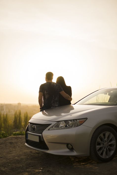 Road trip concept with young couple Free... | Free Photo #Freepik #freephoto #car #travel #love #woman Tableau Couple, Couple Stills, Couple In Car, Mehendi Photography, Couple Travel Photos, Shooting Couple, Car Pic, Car Poses, Wedding Photoshoot Poses