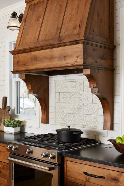 Cabin Range Hood, Rustic Stove Hood Ideas, Wood Hood Vents Kitchen, Natural Wood Range Hood, Stove Hood Decor Ideas, Kitchen Vent Hood Ideas Wood, Wood Hood Range, Range Hood With Corbels, Wood Stove Hood