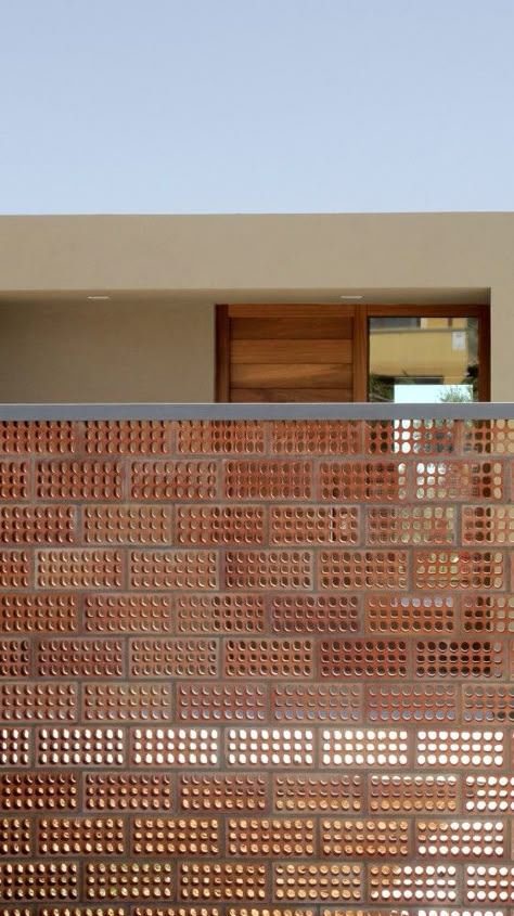 House+for+Pau++Rocio+/+Arnau+Tiñena+Architecture Brick Detail, Brick Art, Architecture Images, Brick Architecture, Brick Facade, Brick Patterns, Brick Design, Fence Design, Brick And Stone