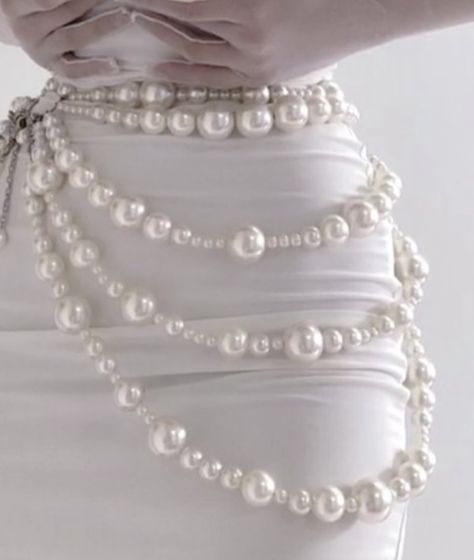 Dripping In Pearls, Pearl Ribcage, Pearl Waist Beads, Pearl Blouse Designs, Corset With Pearls, Pearl Waist Chain, Pearl Body Chain, Chain Outfit, Pearl Skirt