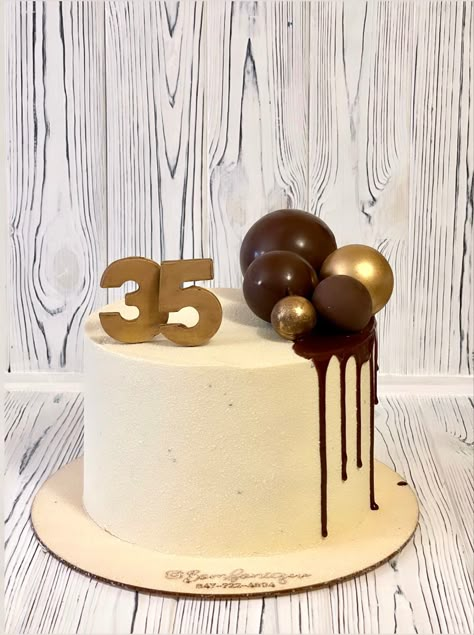 Simple Cake Designs Birthday For Men, 35th Birthday Cakes For Him, 35 Birthday Cake For Men, Simple Birthday Cake For Men Ideas, Gold Cake Design, 35th Birthday Cakes, Congratulations Cake, Cake Design For Men, Cookie Cake Designs