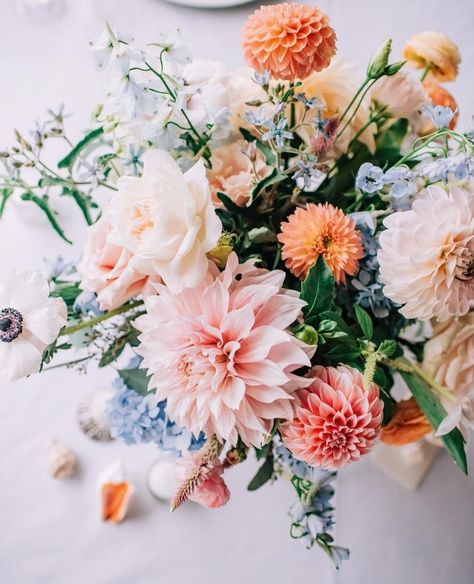 Pastel Dahlia Bouquet, Colorful Dahlia Bouquet, Peach Dahlia Bouquet, Dahlia Table Arrangement, Dhalia Aesthetic Bouquet, Daliah Flower Bouquet Wedding, Fall Bridal Bouquet November, Dahlia Wedding Centerpieces, Dahlia Bouquet Wedding