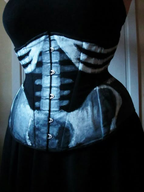 Skeleton corset Bone Corset Diy, Painted Bones, Painted Corset, Skeleton Corset, Corset Diy, Bone Corset, Clothing Diys, Concept Shoot, Diy Corset