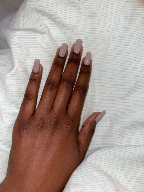 Gel Nails Dark Skin 17 Ideas: Embrace Your Beautiful Skin Tone - women-club.online Simple Nail Art For Dark Skin, Simple Nails On Dark Skin, Short Classy Nails Black Women, Black Women Short Nails, Short Gel Nails Black Women, Nude Nails For Dark Skin, Gel Nails Dark Skin, Classy Nails Black Women, Nails On Dark Skin Hands