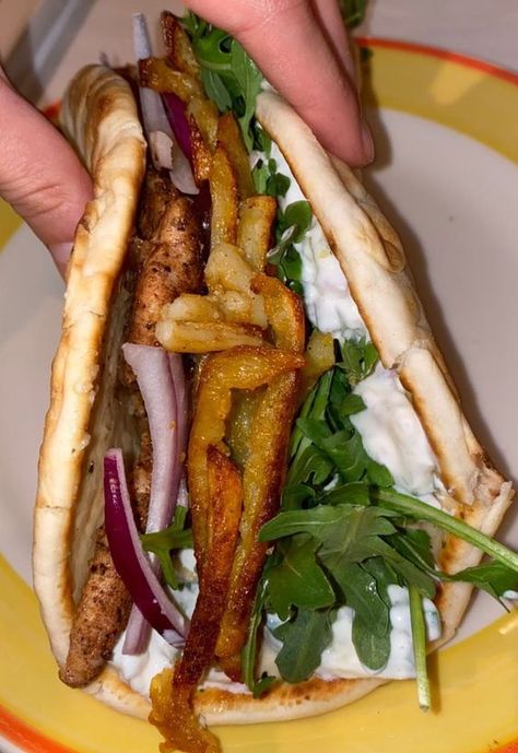 Bella Hadid’s Chicken Shawarma Sandwich – Superette Blog Chicken Schwarma Recipe, Schwarma Recipe, Chicken Schwarma, Chicken Shawarma Sandwich, Shawarma Sandwich, Shawarma Spices, Shawarma Recipe, Homemade Lunch, Indulgent Food