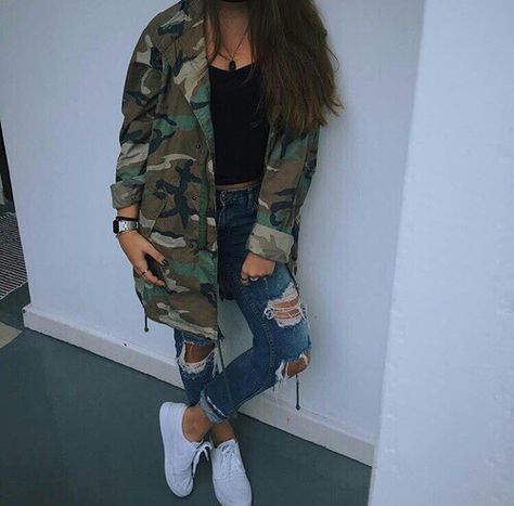 pinterest: @ʙᴀɴᴋʀ0ʟʟz † Camo Jacket Outfit, Camo Outfits, Camouflage Jacket, African Clothing Styles, Jacket Outfit, Camo Jacket, Tomboy Fashion, Outfit Goals, Outfits Casuales