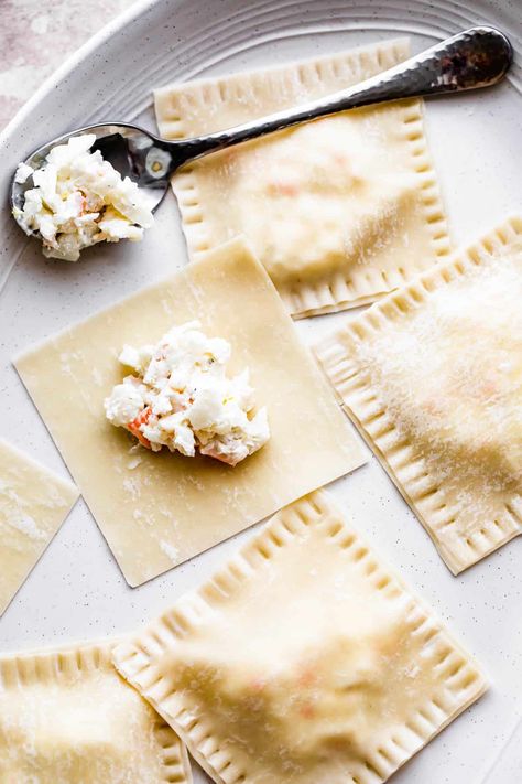 Meat Ravioli Recipe, Ravioli With Cream Sauce, Homemade Lobster Ravioli, Lobster Ravioli Recipe, Wonton Filling Recipes, Pasta To Go, Creamy Wine Sauce, Ravioli Recipe Homemade, Crab Ravioli