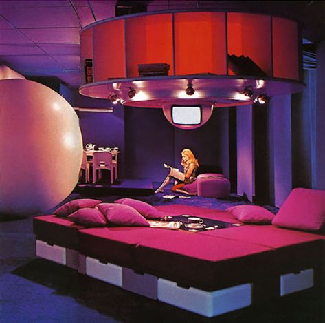 Here Is How People In The Past Imagined We Would Be Living In The 21st Century | Bored Panda Retro Futurism Interior, Space Age Interior, Retro Futuristic Interior, Estilo Kitsch, 80s Interior, 70s Interior, Futurisme Retro, Retro Interior Design, Ard Buffet