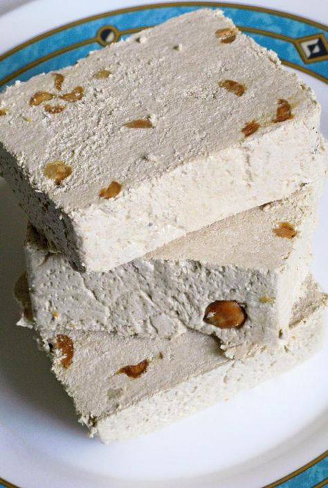 Recipe for an Iranian version of halva candy made with sugar, butter, flour, rosewater and saffron. How To Make Halva, Sesame Candy, East Dessert Recipes, East Dessert, Middle Eastern Dessert, Halva Recipe, Turkish Sweets, Middle East Food, Arabic Dessert