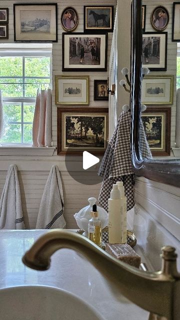 Cynthia Harper on Instagram: "CREATING THE MOODY VINTAGE GALLERY WALL OF MY DREAMS 😍✨️🤍 I'm a sucker for vintage art and this was the perfect excuse for a few extra trips to the thrift store 😉 This is proof that small bathrooms don't have to be boring bathrooms. And that not every room makeover requires demo.  Stay tuned, I've still got more planned for this space! And be sure to head to stories to see this delicious vintage art up close ✨️ xo, Cynthia" Vintage Gallery Wall, Moody Vintage, Small Cottage Homes, Vintage Gallery, Small Cottage, Small Bathrooms, Cottage Homes, Amazing Bathrooms, Room Makeover