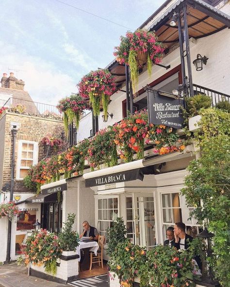 London Cafe Exterior, Flower Shop Exterior Design, Cottagecore Cafe Exterior, Bridal Shop Exterior, Bakery And Flower Shop, Aesthetic Bakery Exterior, Bakery Flower Shop, Aesthetic Cafe Exterior, Cute Cafe Exterior